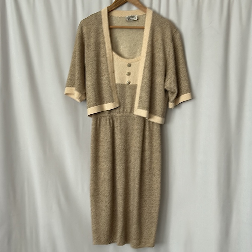 St. John Vintage Oatmeal/Tan Wool Short Sleeve Two Piece Dress **Size 8** 🌸🌸